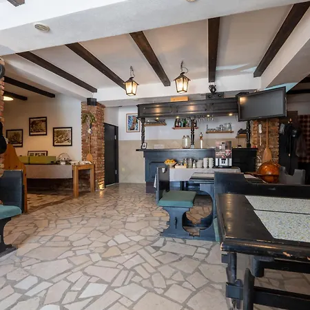 Piccolotti 内乌姆